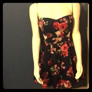 Flirty and romantic floral cut out dress💐